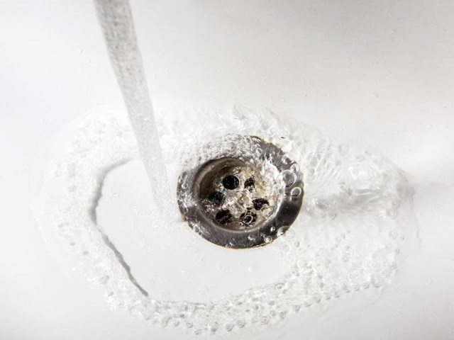 Cómo limpiar y desatascar las tuberías de su sistema de fontanería
