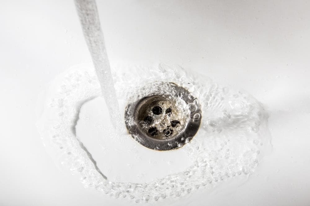 Cómo limpiar y desatascar las tuberías de su sistema de fontanería